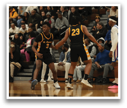Basketball players on a court with a crowd watching. Contenido generado con IA