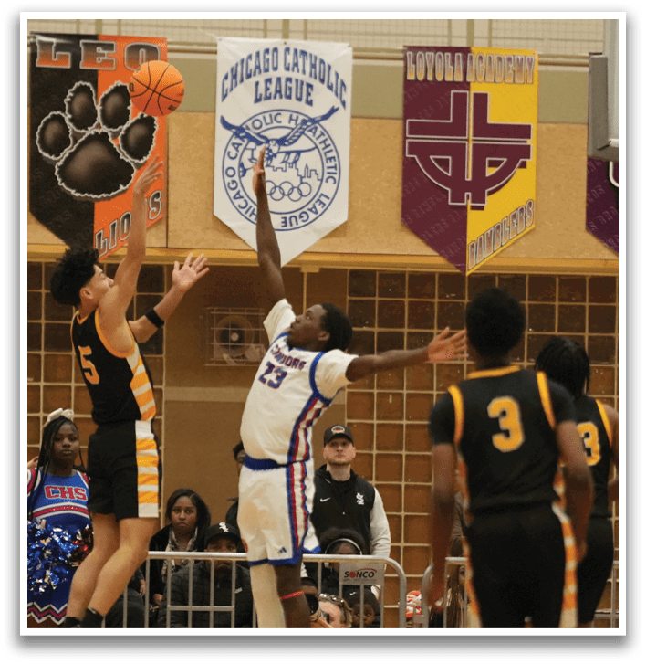 A group of people playing basketball, with one player jumping to shoot the ball. Contenido generado con IA