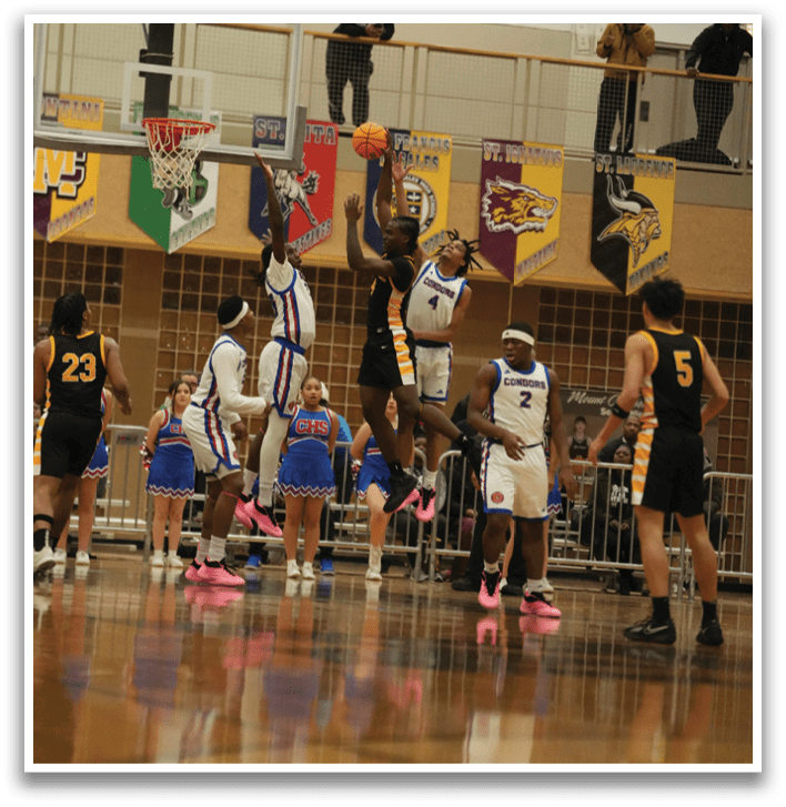 A group of basketball players are on the court, some of them holding basketballs. Contenido generado con IA