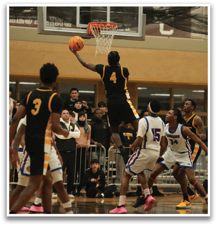 Basketball players are playing in a game. One player is jumping to hit the ball. The crowd is watching the game. Contenido generado con IA