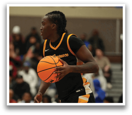 A man holding a basketball in a gym with a crowd of people watching. Contenido generado con IA