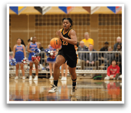 A woman is playing basketball, holding a ball in her hand. Contenido generado con IA