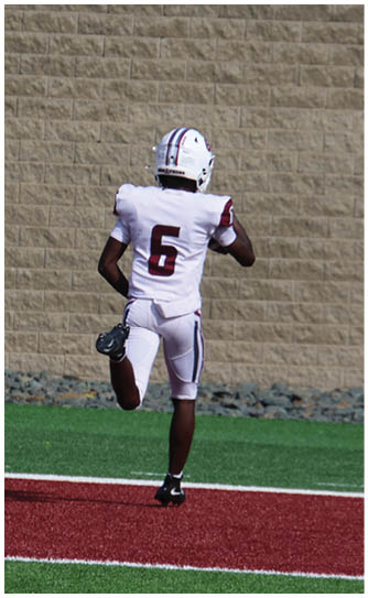 A football player catching a ball. Description generated by AI