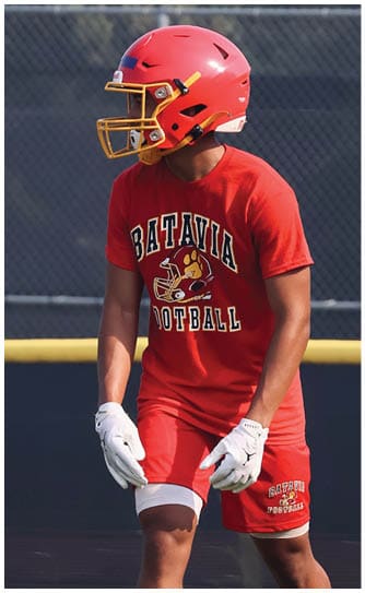 A football player catching a ball. Description generated by AI