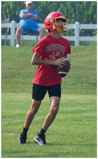 A football player catching a ball. Description generated by AI