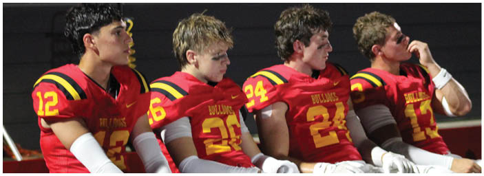 A group of football players on a field. Description generated by AI
