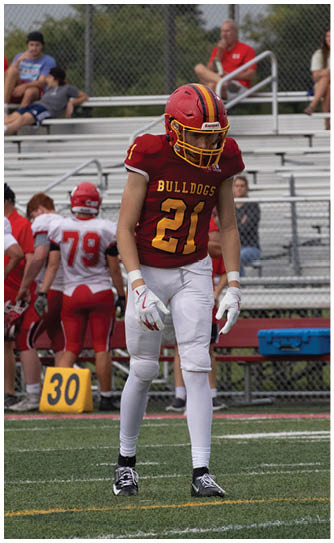 A football player catching a ball. Description generated by AI