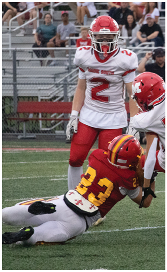 A football player catching a ball. Description generated by AI