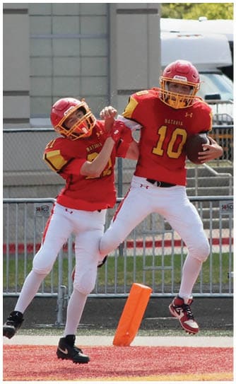 A football player catching a ball. Description generated by AI