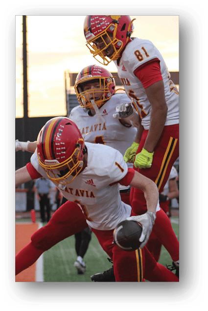 A football player catching a ball. Description generated by AI