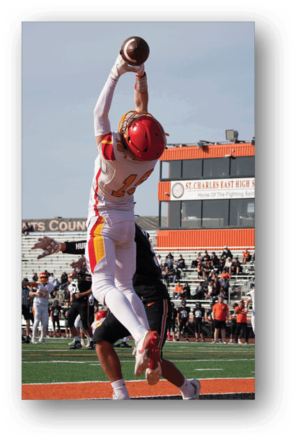 A football player catching a ball. Description generated by AI