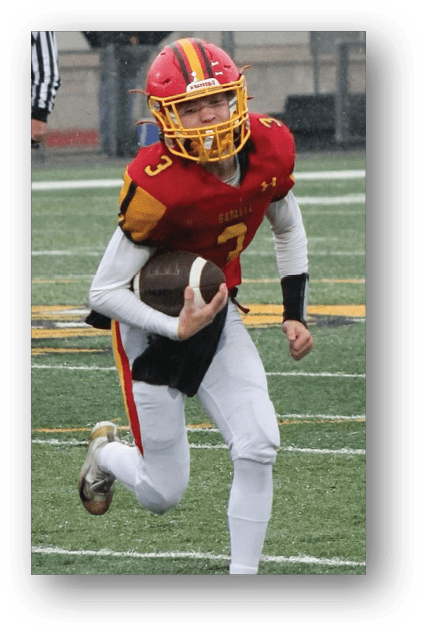 A football player catching a ball. Description generated by AI