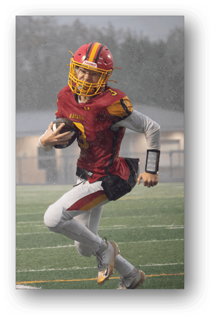 A football player catching a ball. Description generated by AI