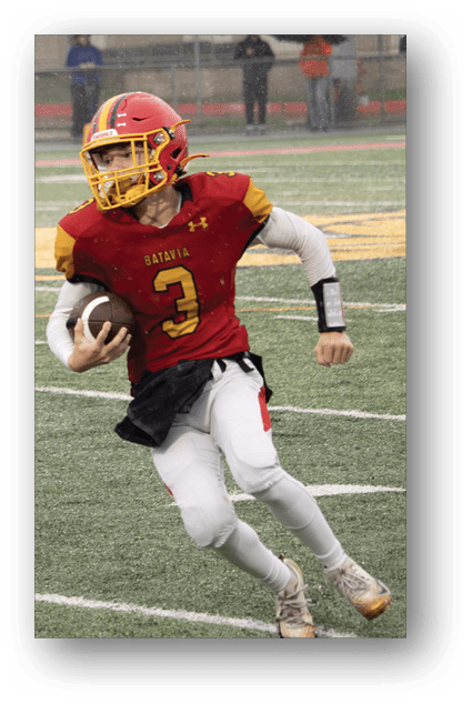A football player catching a ball. Description generated by AI
