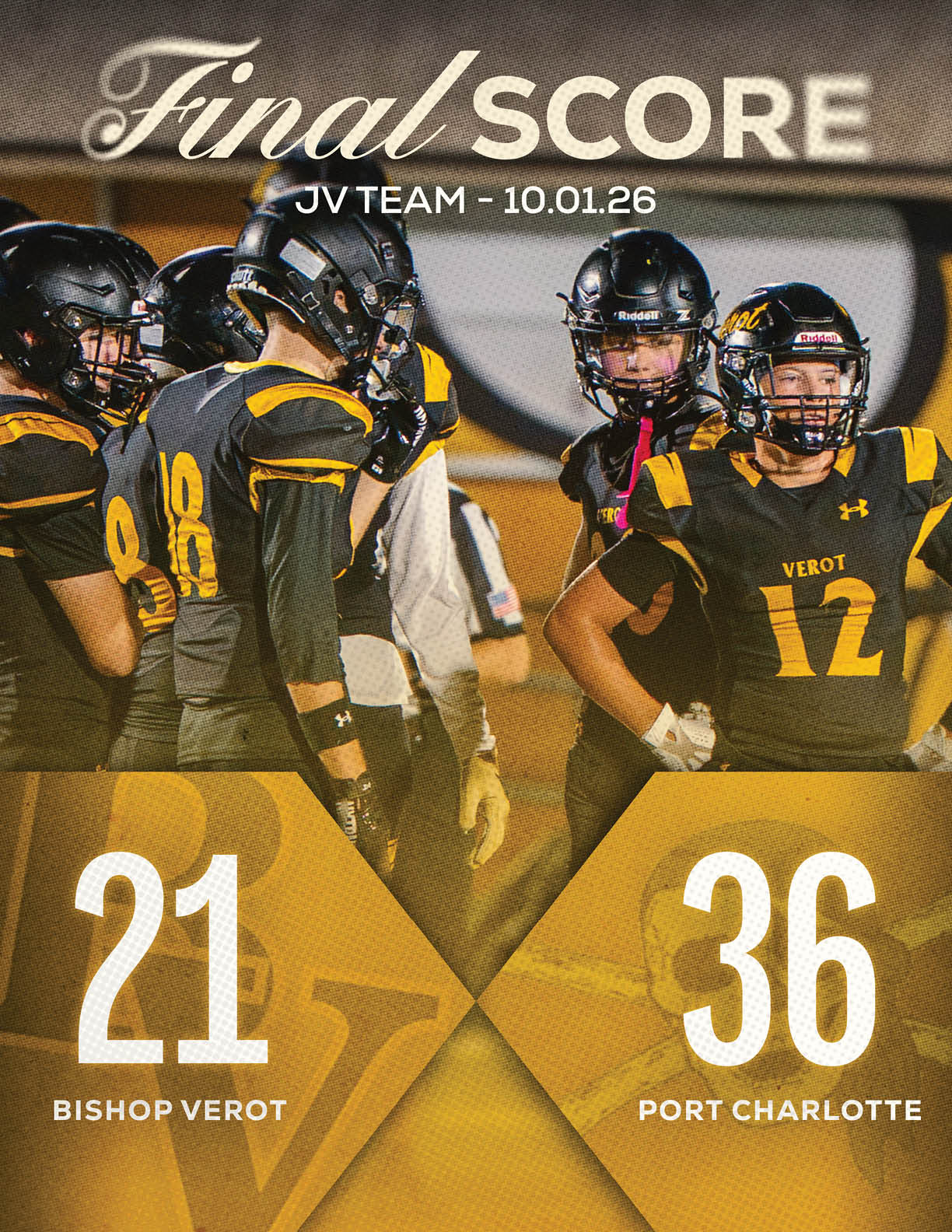 A group of people in black and yellow football uniforms stand together on a field with a scoreboard showing the final score of a JV team game between Bishop Verot and Port Charlotte. Descripci n generada con IA