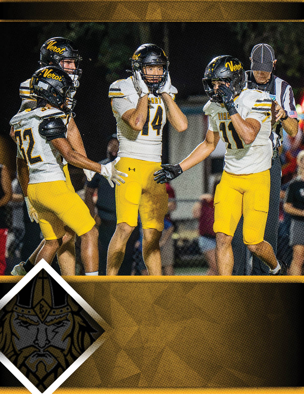 Four people in yellow and white football uniforms and helmets are on a field at night with one person in a referee uniform nearby. Descripci n generada con IA