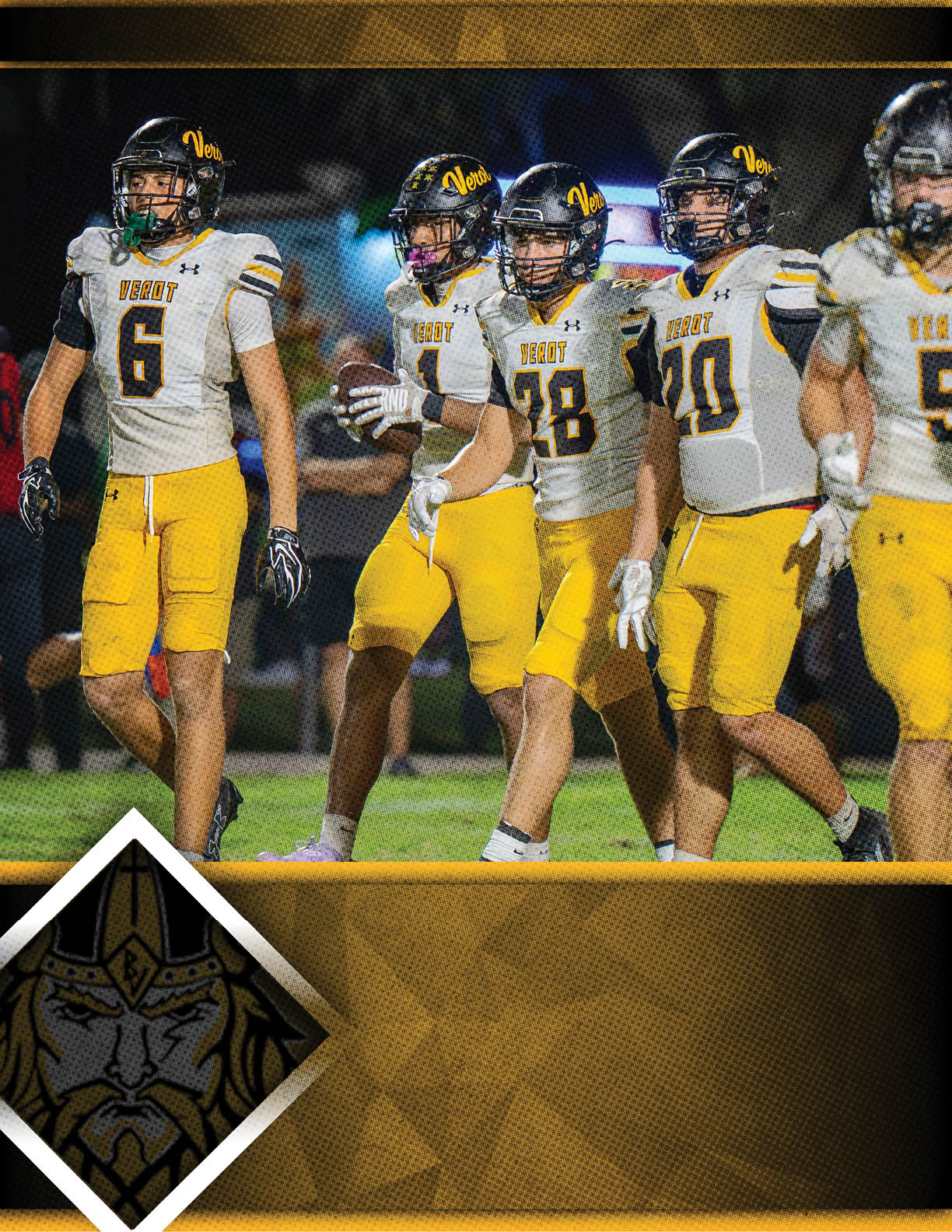 Five people wearing yellow football pants and white jerseys with helmets are walking on a football field at night. Descripci n generada con IA