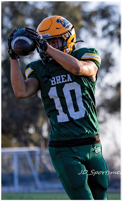 A football player wearing a blue jersey with the number 58 on it. Description generated by AI