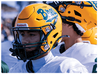 A group of football players on a field. Description generated by AI