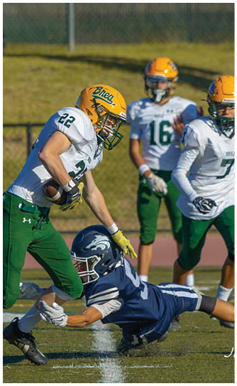 A football player catching a ball. Description generated by AI