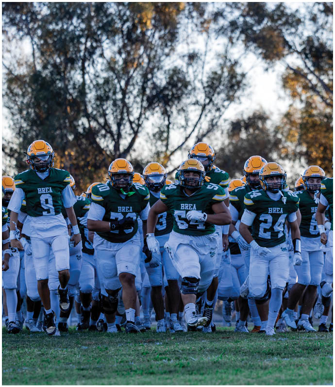 A group of football players wearing black and white uniforms. Description generated by AI