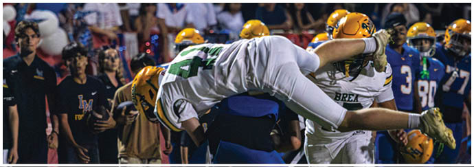 A group of football players on a field. Description generated by AI