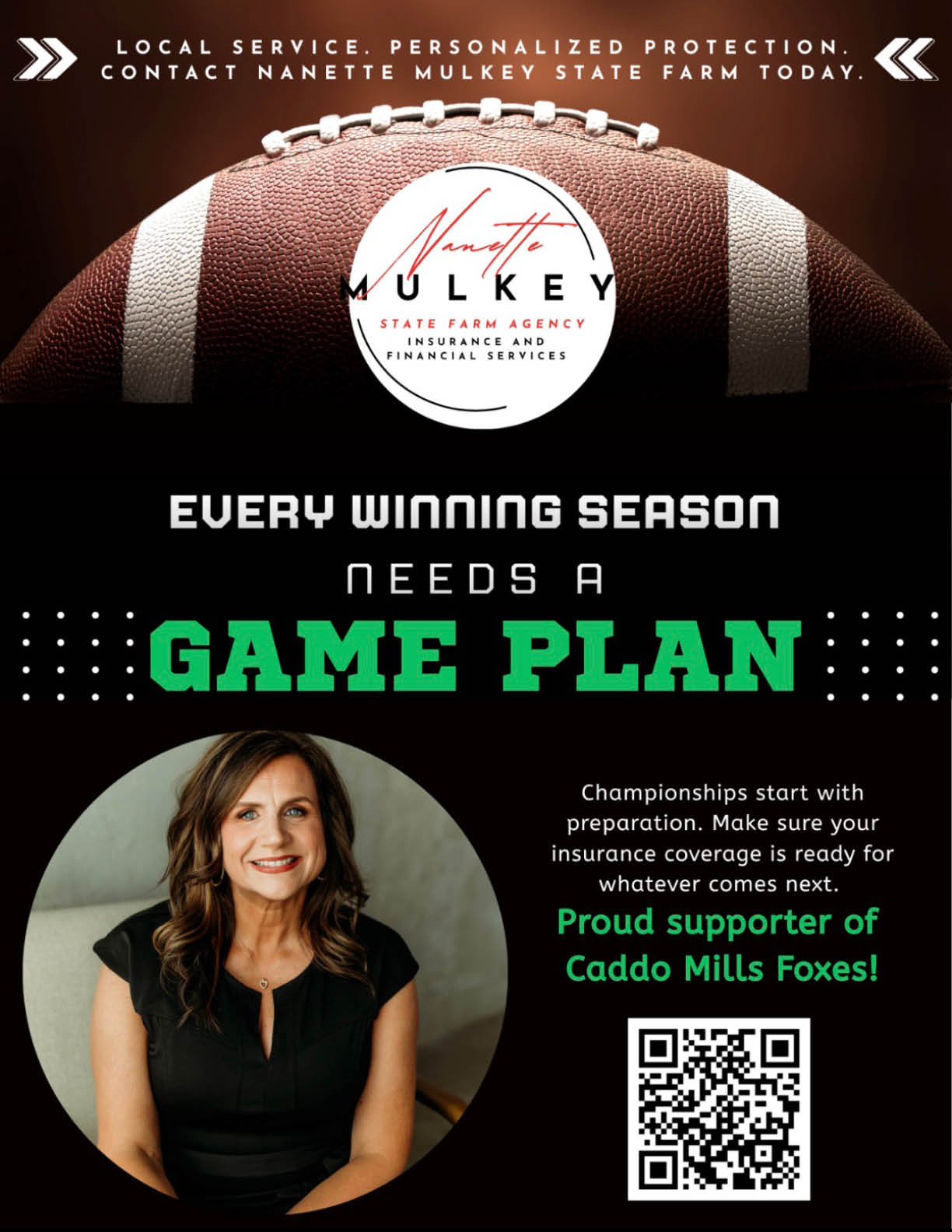 A person with long wavy hair wearing a black sleeveless top smiles in front of a football background with text promoting insurance coverage and support for the Caddo Mills Foxes. Descripci n generada con IA