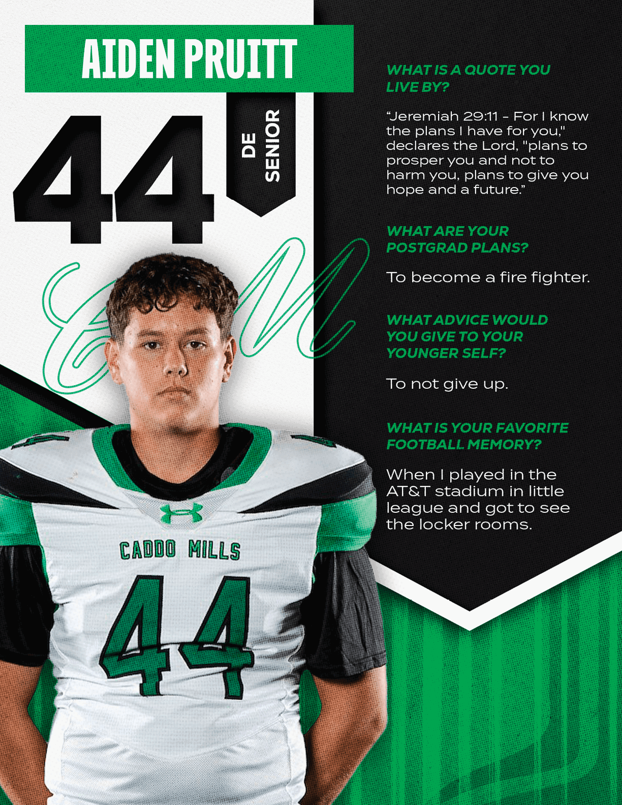 A person wearing a white and green football jersey with the number 44 stands next to text detailing their name, senior status, a motivational quote, post-graduation plans to become a firefighter, advice to younger self, and a favorite football memory. Descripci n generada con IA