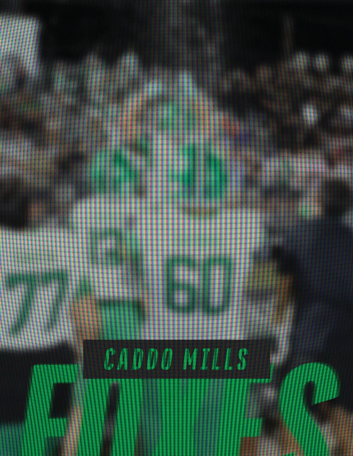 A person wearing a green and white sports jersey with the number 60 is standing in front of a crowd with a sign that reads “CADDO MILLS EAGLES." Descripci n generada con IA