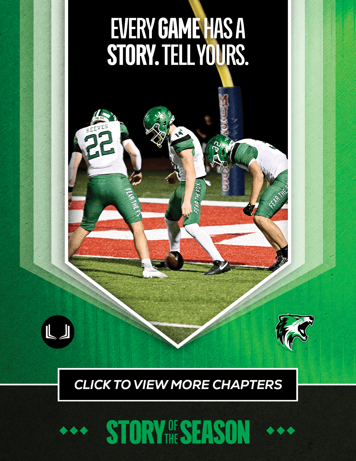 Three people in green and white football uniforms are on a field with one preparing to snap the ball, accompanied by the text “Every game has a story. Tell yours." and a prompt to view more chapters of "Story of the Season." Descripci n generada con IA