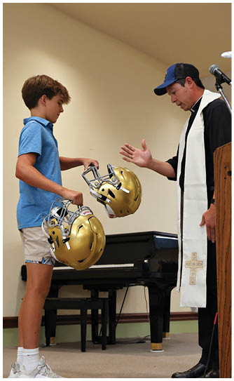 A football player catching a ball. Description generated by AI