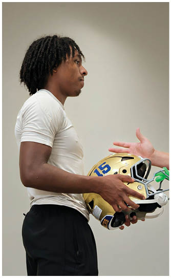 A football player catching a ball. Description generated by AI