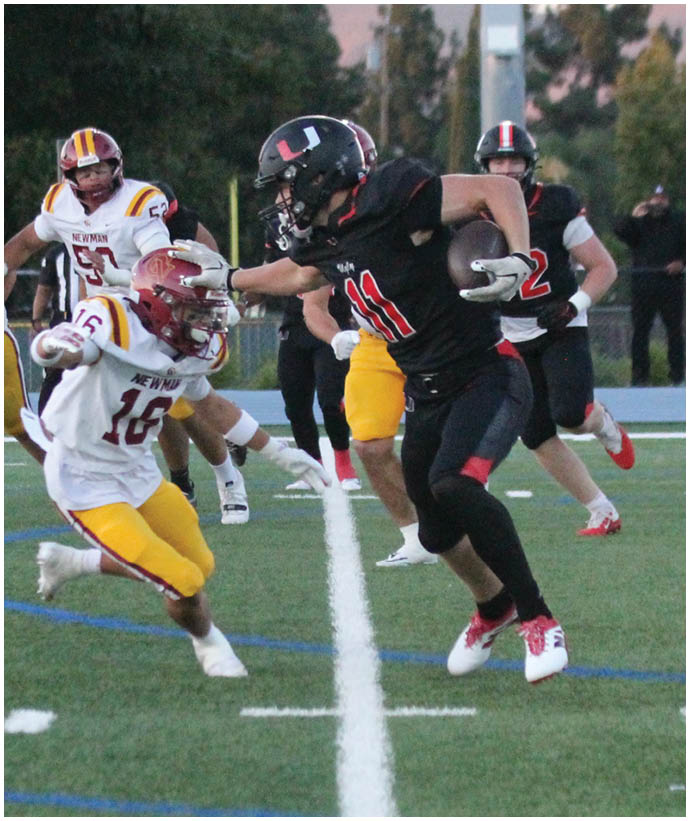 A group of football players wearing black and white uniforms. Description generated by AI