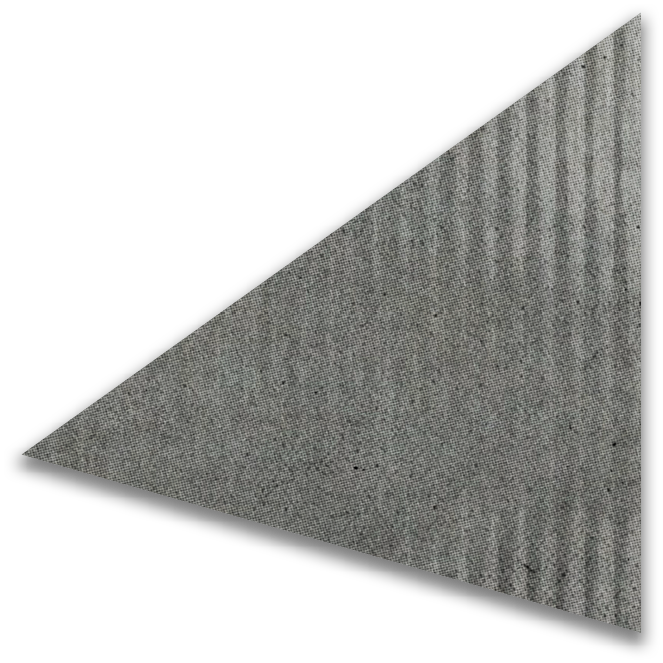 A close-up of a textured gray triangular fabric with subtle vertical stripes and a shadow on a white background. Descripci n generada con IA