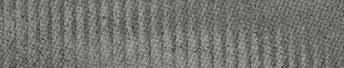 A close-up view of a textured surface with vertical ridges and a rough, grayish pattern. Descripci n generada con IA