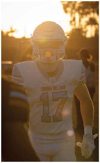 A football player catching a ball. Description generated by AI