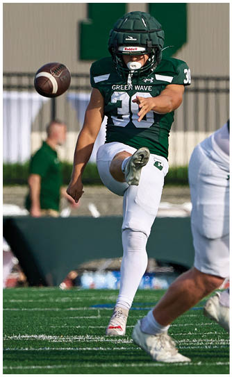 A football player catching a ball. Description generated by AI