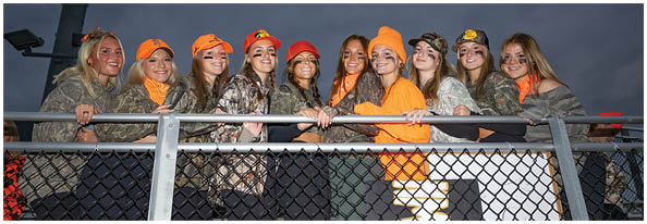 A group of football players on a field. Description generated by AI