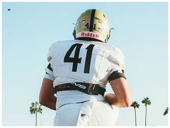 A group of football players on a field. Description generated by AI