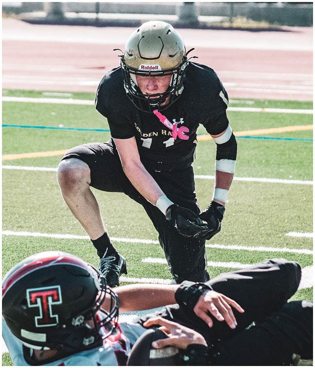 A group of football players on a field. Description generated by AI