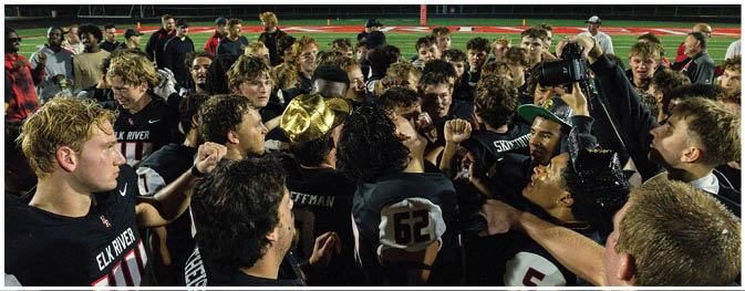 A group of football players on a field. Description generated by AI