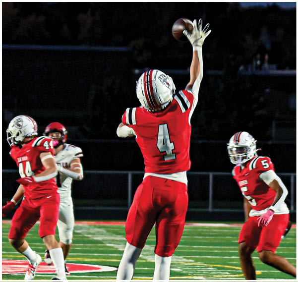 A group of football players on a field. Description generated by AI