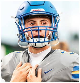 A football player catching a ball. Description generated by AI