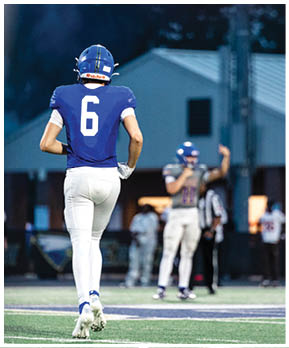 A football player catching a ball. Description generated by AI