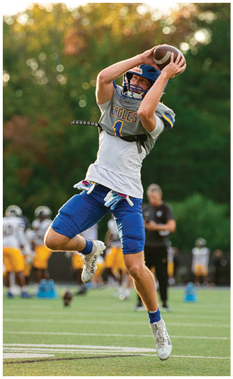 A football player catching a ball. Description generated by AI