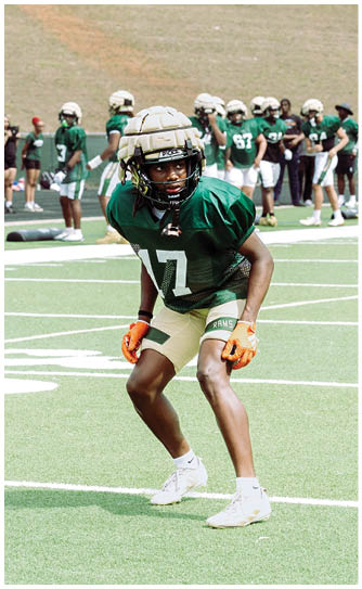 A football player catching a ball. Description generated by AI