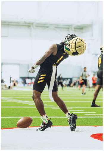 A football player running on the field. Description generated by AI