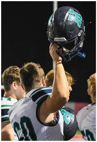A football player catching a ball. Description generated by AI