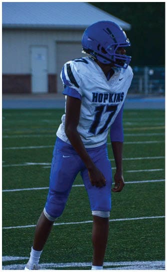 A football player catching a ball. Description generated by AI