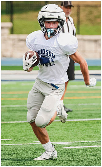 A football player catching a ball. Description generated by AI